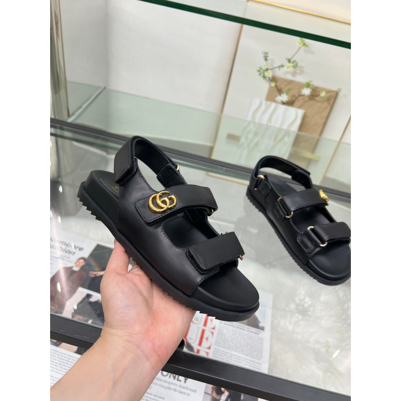 G*u*i sandals